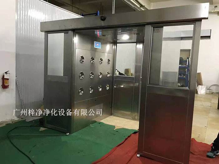 貨淋室是人員和貨物進入潔凈室所必需的通道，它可以減少貨物進出潔凈室所帶來的污染問題。