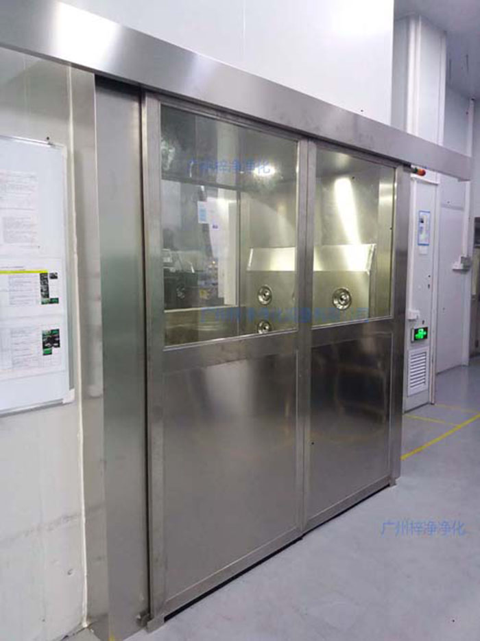 全自動(dòng)感應(yīng)風(fēng)淋室在無(wú)塵車間的生產(chǎn)環(huán)境中