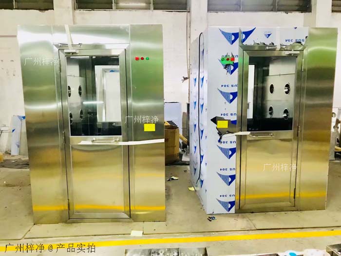 風淋室安裝地面應平整、堅實，無油污、水漬等。