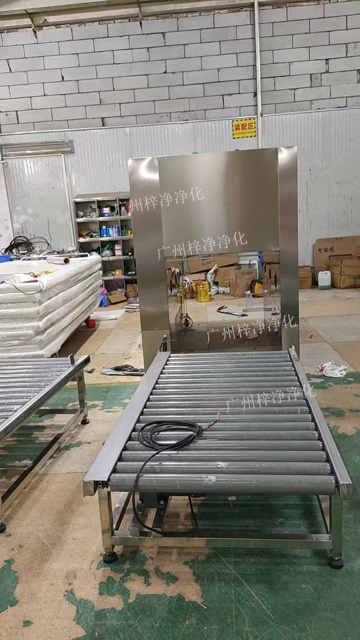 自動門層流傳遞窗可配合輸送線兩端設有自動門，實現物品的自動進出，減少人工操作。