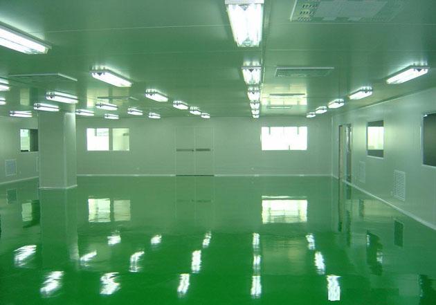 工作人員在進(jìn)入潔凈區(qū)前先要經(jīng)過風(fēng)淋室吹淋除塵后才能進(jìn)入潔凈區(qū)工作。
